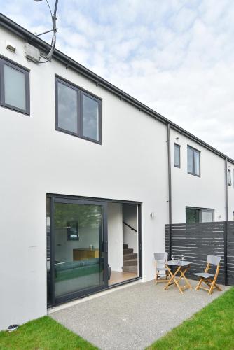 Salisbury Style - Modern city apartment - Christchurch Holiday Homes - image 3