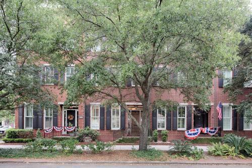 Liberty Street Redbrick Town and Carriage House thumb 4