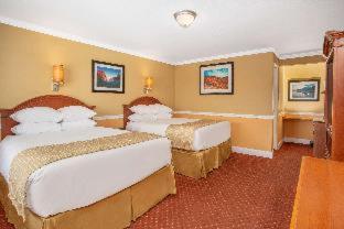 Queen Room with Two Queen Beds and Roll-in Shower - Mobility Accessible/Non-Smoking