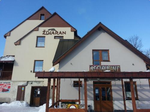 Intrare, Rodinny penzion Zdiaran in zdiar