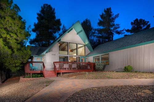 2 bedrooms, 5 beds