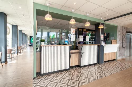 B&B HOTEL Massy Gare TGV