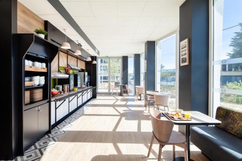 B&B Hôtel Massy Gare TGV - image 5