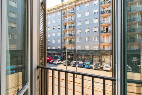 Parco del Valentino Cozy Flat with balcony - image 3