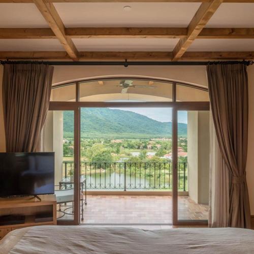 Town Square Suites by Toscana Valley Room Type - Horizon View