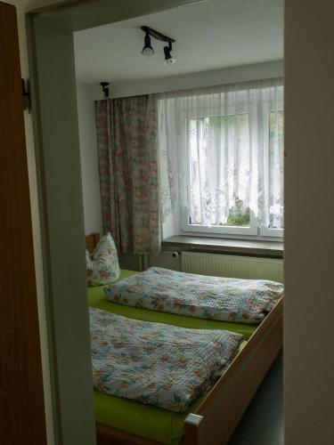1 queen bed, 1 bunk bed