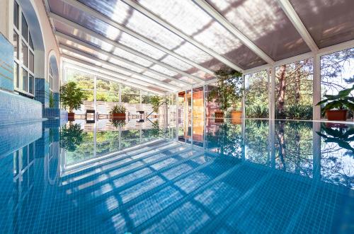Bodrogi Kúria Wellness Hotel - image 4