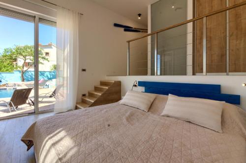 Senorita mit Pool in Pula in Vintijan