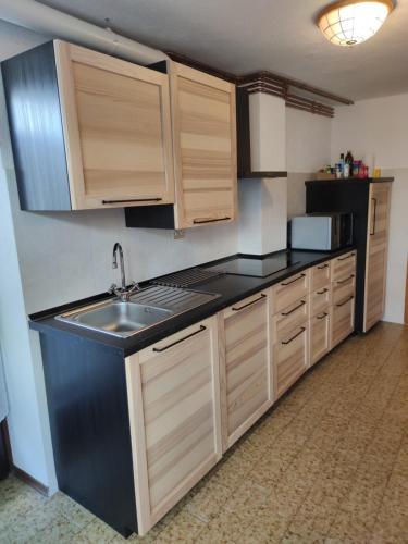 Kitchen, Dimora tra le Alpi - cir n 0004 in Introd