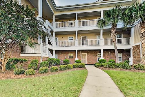 River Crossing Villa with Pool - Near Golf & Shops condo - image 2