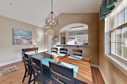 River Crossing Villa with Pool - Near Golf & Shops condo - image 5