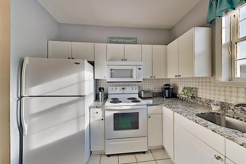 River Crossing Villa with Pool - Near Golf & Shops condo - image 6