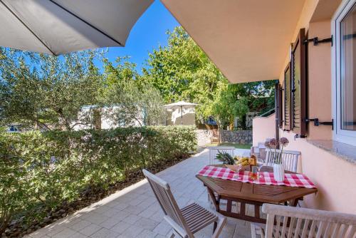 2 bedrooms, 4 beds