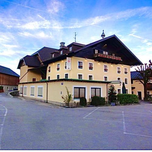 Pohled zvenku, HartlWirt-Hotel-Gasthof in Liefering