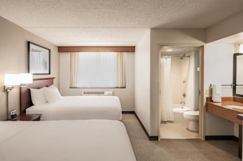 Queen Room with Two Queen Beds and Sofa Bed - High Floor