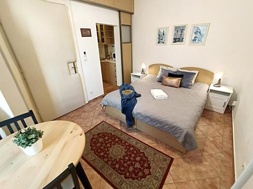 Apartments Historical Centre - image 11