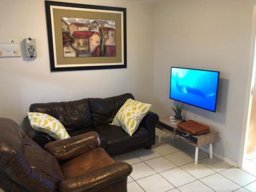 Malachite Mews - Centrally Located Cosy Apartment In Knysna