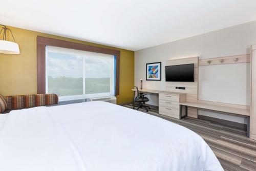 Holiday Inn Express & Suites - Grand Rapids Airport - South an IHG Hotel - image 9