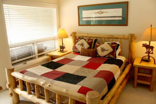 Pinecreek #I - 3 BR - Private Hot Tub - Close to Town - Shuttle to Slopes - image 8