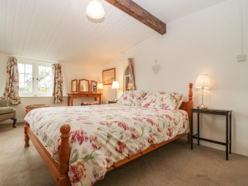Church Farmhouse - image 4