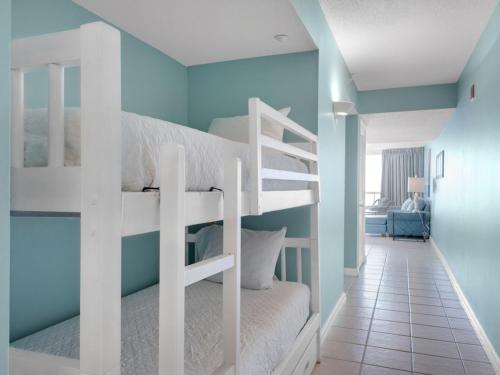 Pelican Beach Resort II - image 3