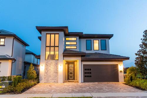 Luxury 5 Bed Home at Bears Den! Private Pool and near Disney! 7928JC - image 2
