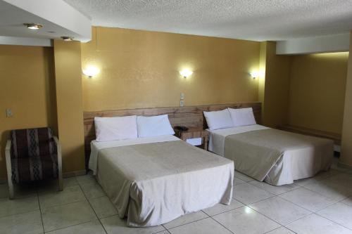 Standard Double Room image 6
