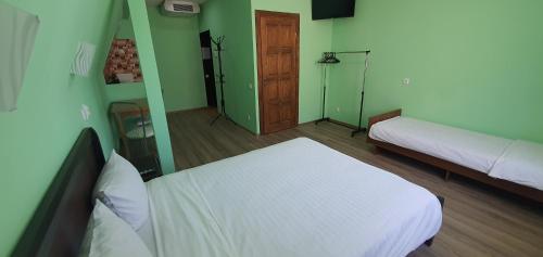 Luxor Inn & Suites - image 13