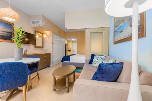 Playa Linda Beach Resort Playa Linda Beach Resort is perfectly located for both business and leisure guests in Palm Beach. The hotel has everything you need for a comfortable stay. Elevator, Wi-Fi in public areas, babysitting