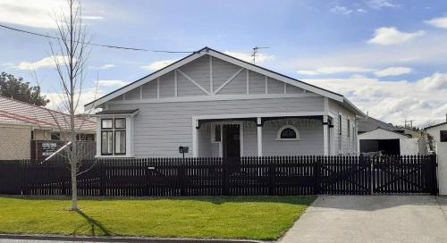 B&B Blenheim - Te Waiharakeke Holiday Home - Bed and Breakfast Blenheim
