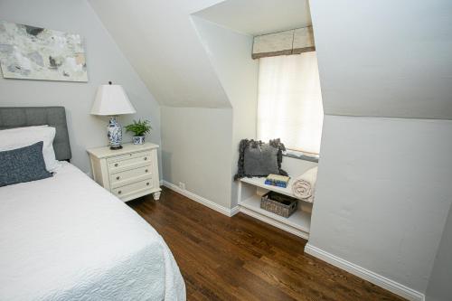 Hummingbird Estate Hummingbird Estate