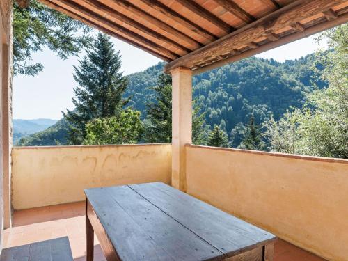  Relaxing Cottage in Convalle with Fenced Garden in Pescaglia