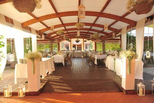 Restaurant, Villa Barbarina - Nature Resort with Pool & Restaurant - Alghero in Santa Maria La Palma