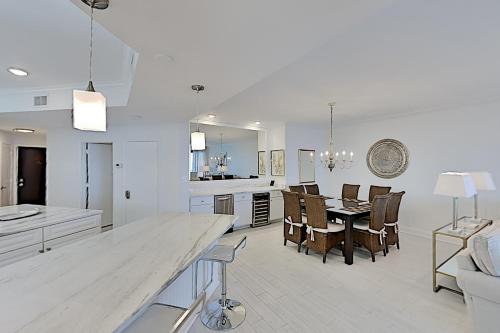Gulf-Front! Luxury Corner Condo with Pools & Gym condo - image 2