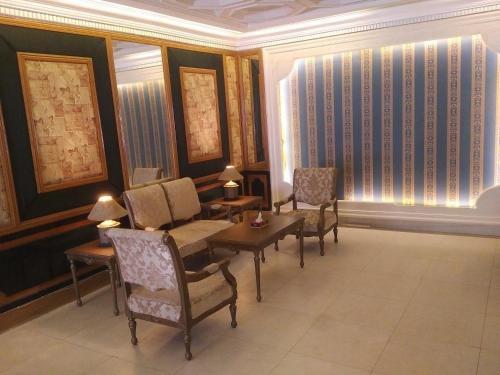 Continental House – Islamabad, OH