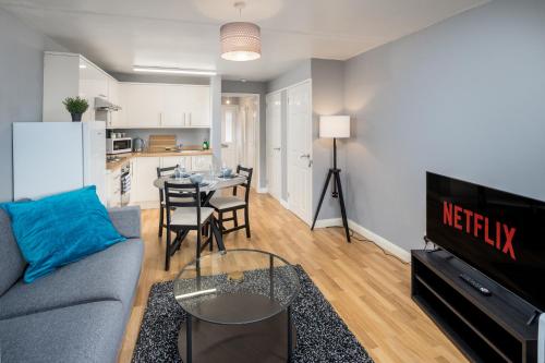 Sublime Stays Caledonian House Near Gatwick Airport, Crawley, West Sussex