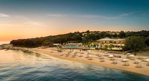 Strand, Maistra Select Amarin Resort in Monsena