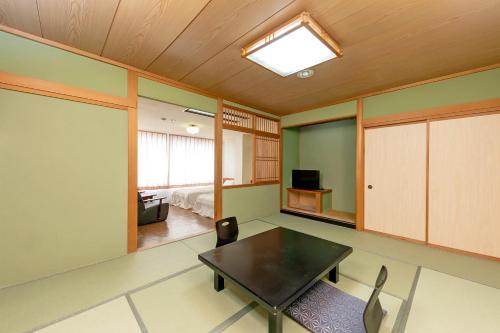 Twin Room with Tatami Area with Shared Bathroom - South Tower