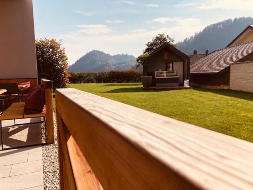 Na Vasi restavracija in prenočišča (Na Vasi restavracija in prenocisca) in สคอฟยา โลคา