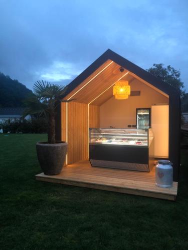 Na Vasi restavracija in prenočišča (Na Vasi restavracija in prenocisca) in สคอฟยา โลคา