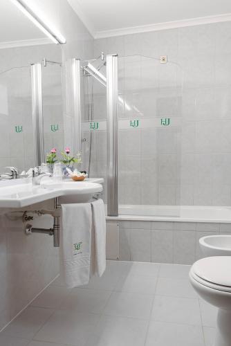 Hotel Jardim Hotel Jardim is perfectly located for both business and leisure guests in Aveiro. The hotel offers guests a range of services and amenities designed to provide comfort and convenience. Service-minded 