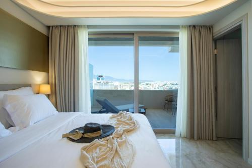 King Suite with Balcony image 7