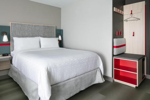 Avid Hotels - Roseville - Minneapolis North - image 2