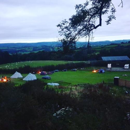 Bell tent wild camping Welsh valleys gîte à louer Carno