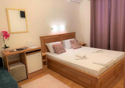 Double or twin room, partial sea view