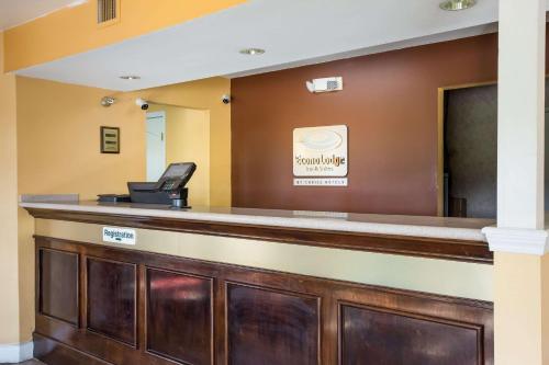 Econo Lodge Inn&Suites I-65 - Hotel - Brooks