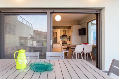 Luxurious Rikas Villa - image 3