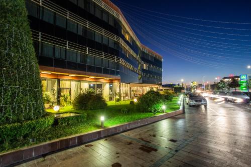 Best Western Premier Ark Hotel - image 10