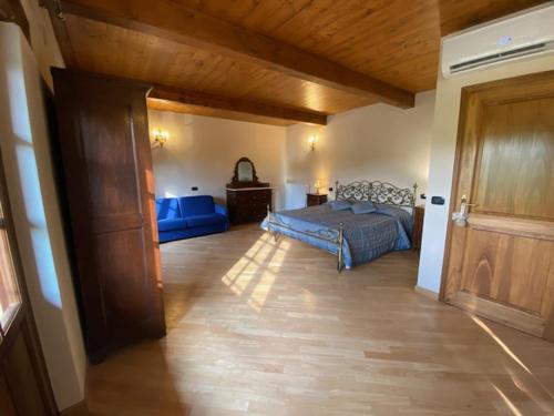 1 king bed, 1 sofa bed