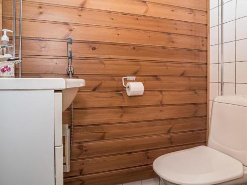Bathroom, Holiday Home Yllas chalets a307 by Interhome in Yllasjarvi